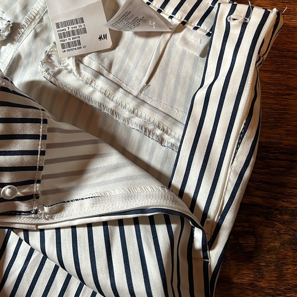 Striped jeans that ride on your hip - Picture 4 of 5